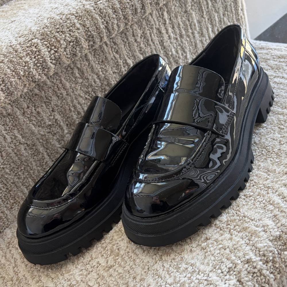 Women's Zara Black Patent Chunky Lug Sole Loafers. Size 39. (US women’s 8/8.5)